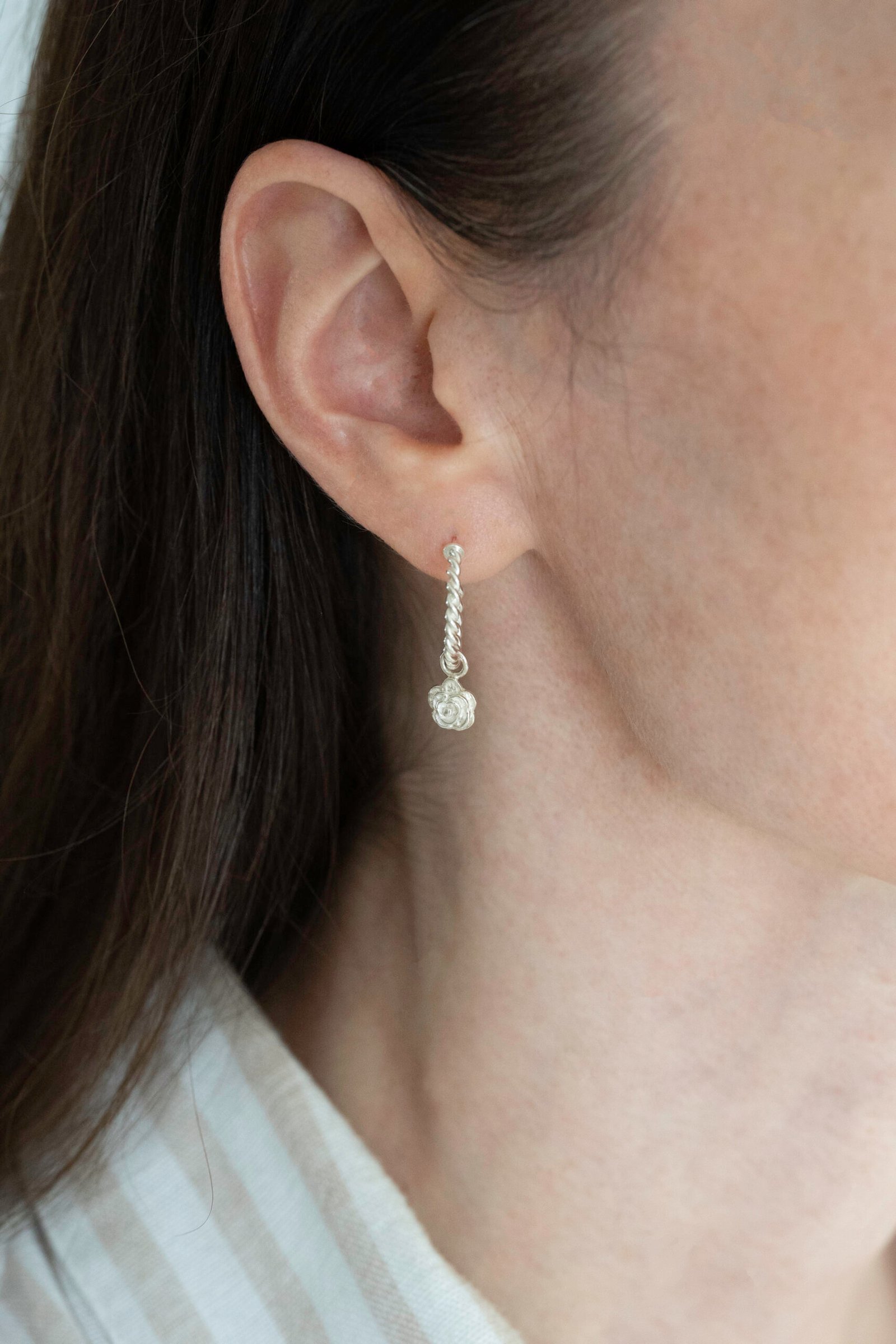 BOUCLES D'OREILLES ROSES