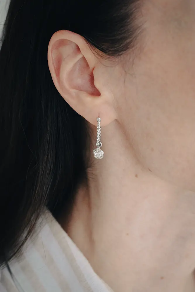 BOUCLES D OREILLES ROSES