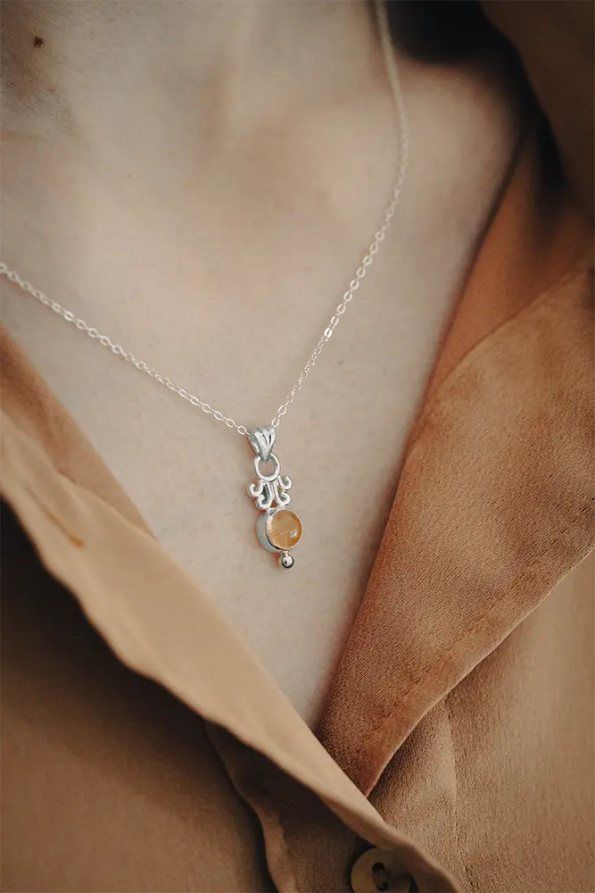 COLLIER AURA