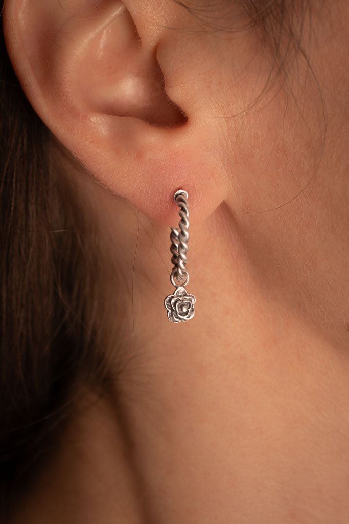 BOUCLES D OREILLES ROSES