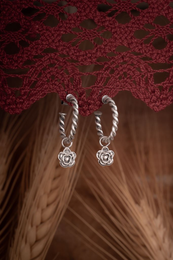 BOUCLES D OREILLES ROSES