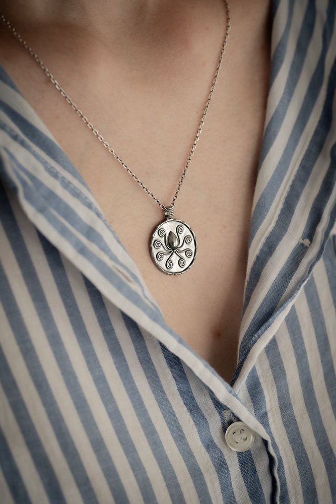 COLLIER THALASSA