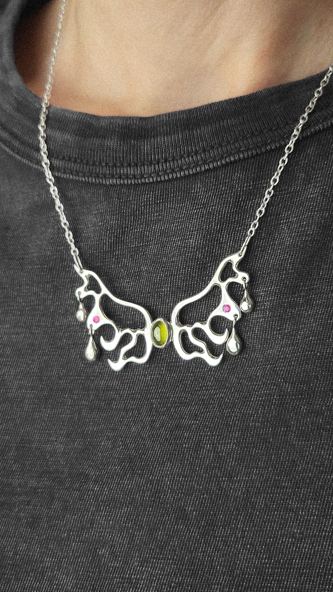 COLLIER DAPHNE